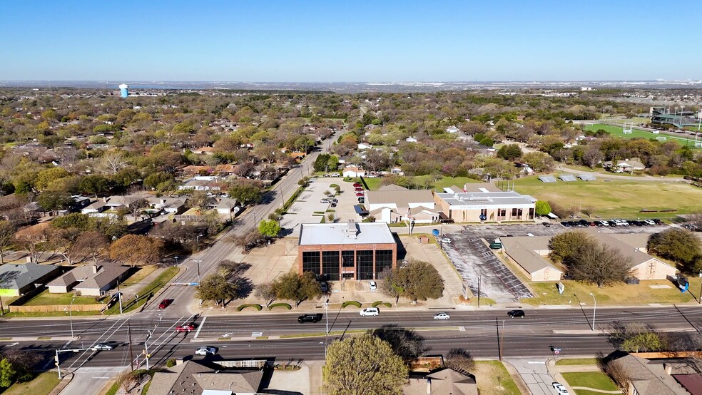 407 N Cedar Ridge Dr, Duncanville, TX à louer - Vidéo sur l’annonce professionnelle – Image 2 sur 28
