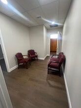 540-542 Middlesex Ave, Metuchen, NJ à louer Hall d’entrée– Image 1 sur 2