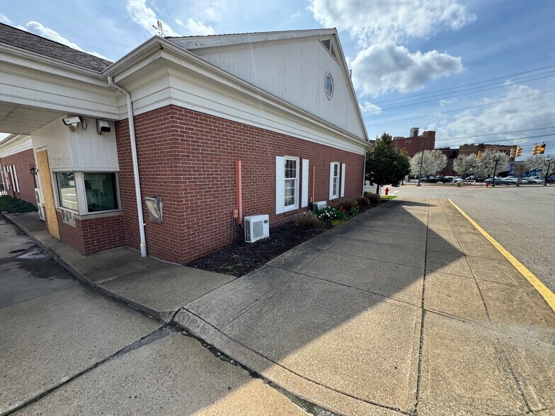 530 Broadway, East Liverpool, OH à vendre - Photo de l’immeuble – Image 2 sur 25