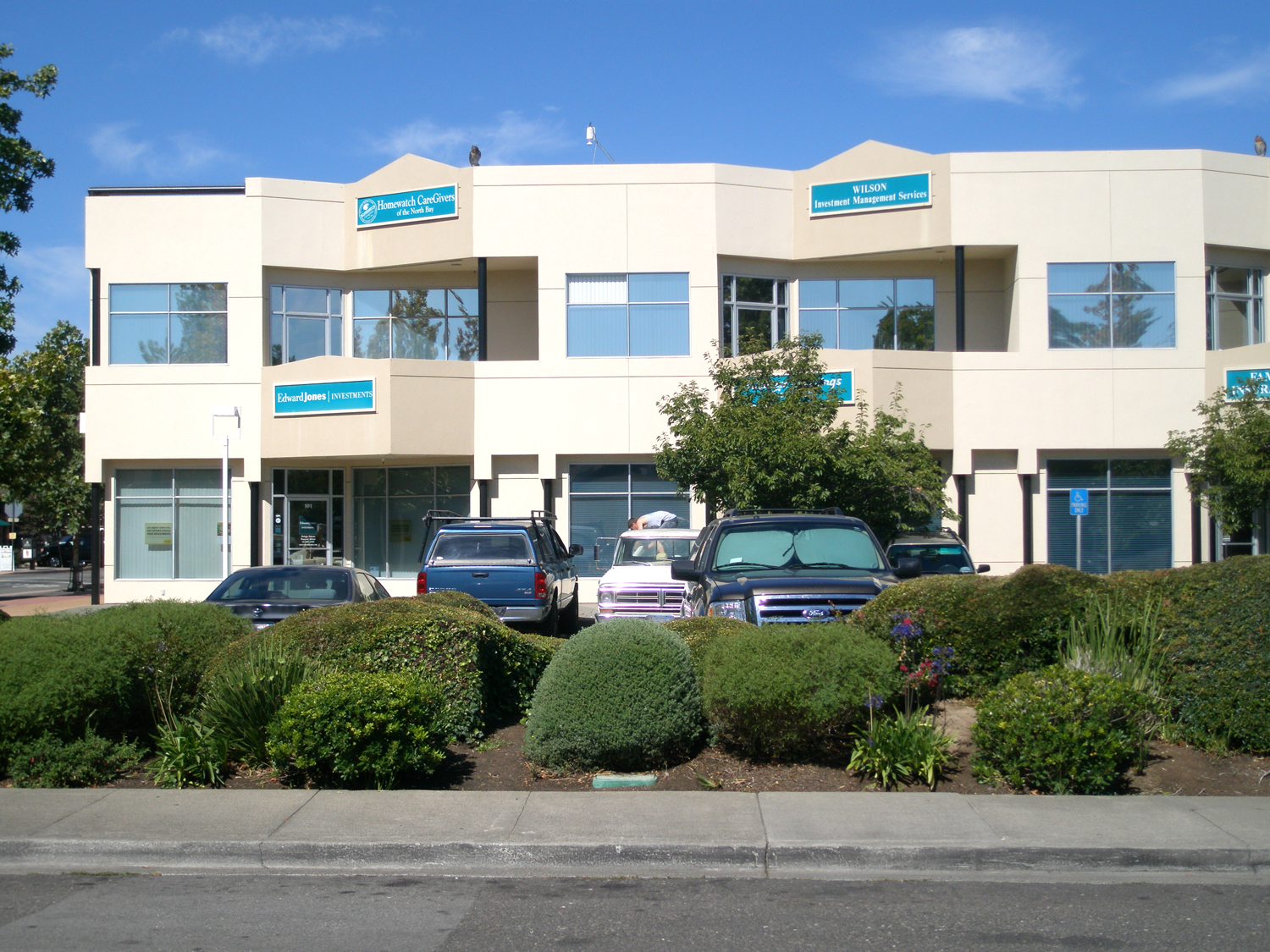 1300 Grant Ave, Novato, CA à louer Photo de l’immeuble– Image 1 sur 7