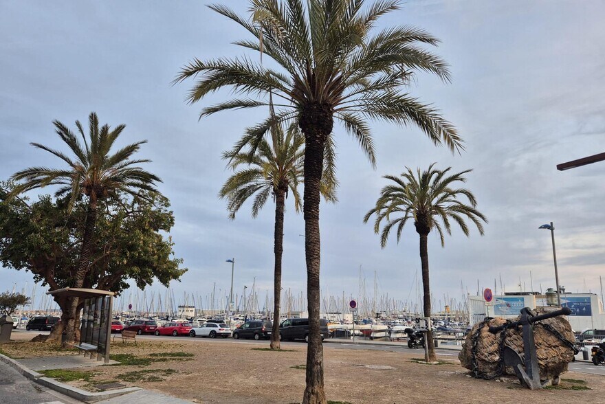 Local commercial dans Vilanova i la Geltrú, Barcelona à louer - Photo de l’immeuble – Image 2 sur 13
