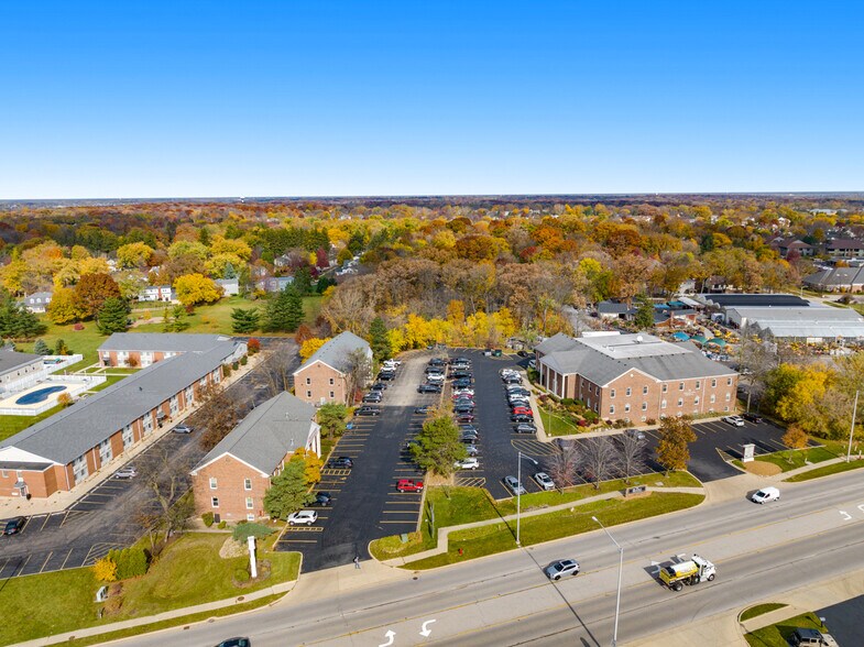 1702 E Main St, St Charles, IL à vendre - Photo de l’immeuble – Image 2 sur 5