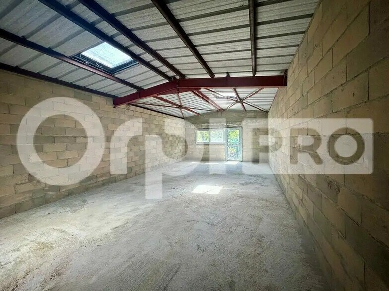 Local d'activités dans Saint-Chéron à vendre - Photo de l’immeuble – Image 3 sur 6