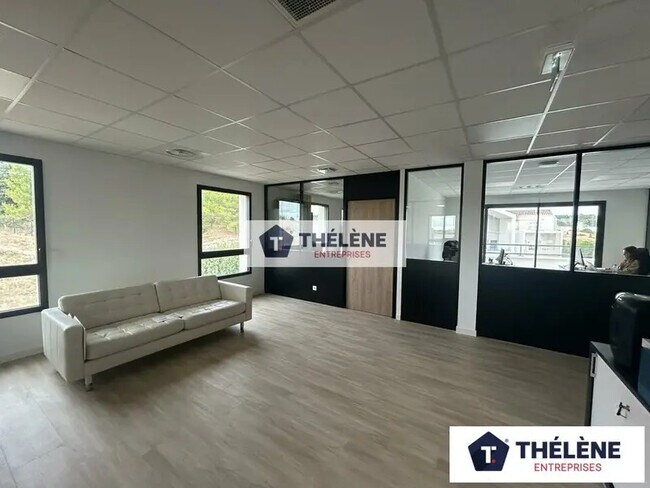 Plus de détails pour Bureau, Local d'activités à louer