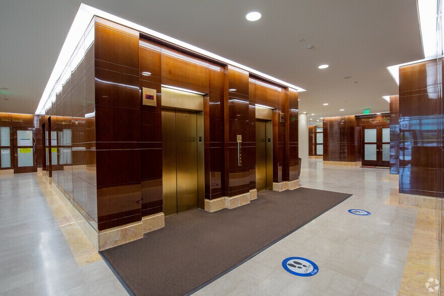 401 Broadhollow Rd, Melville, NY à louer - Hall d’entrée – Image 3 sur 7