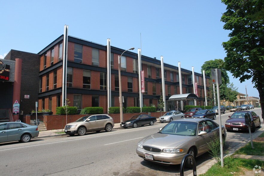 1845 N Farwell Ave, Milwaukee, WI à louer - Photo de l’immeuble – Image 3 sur 12