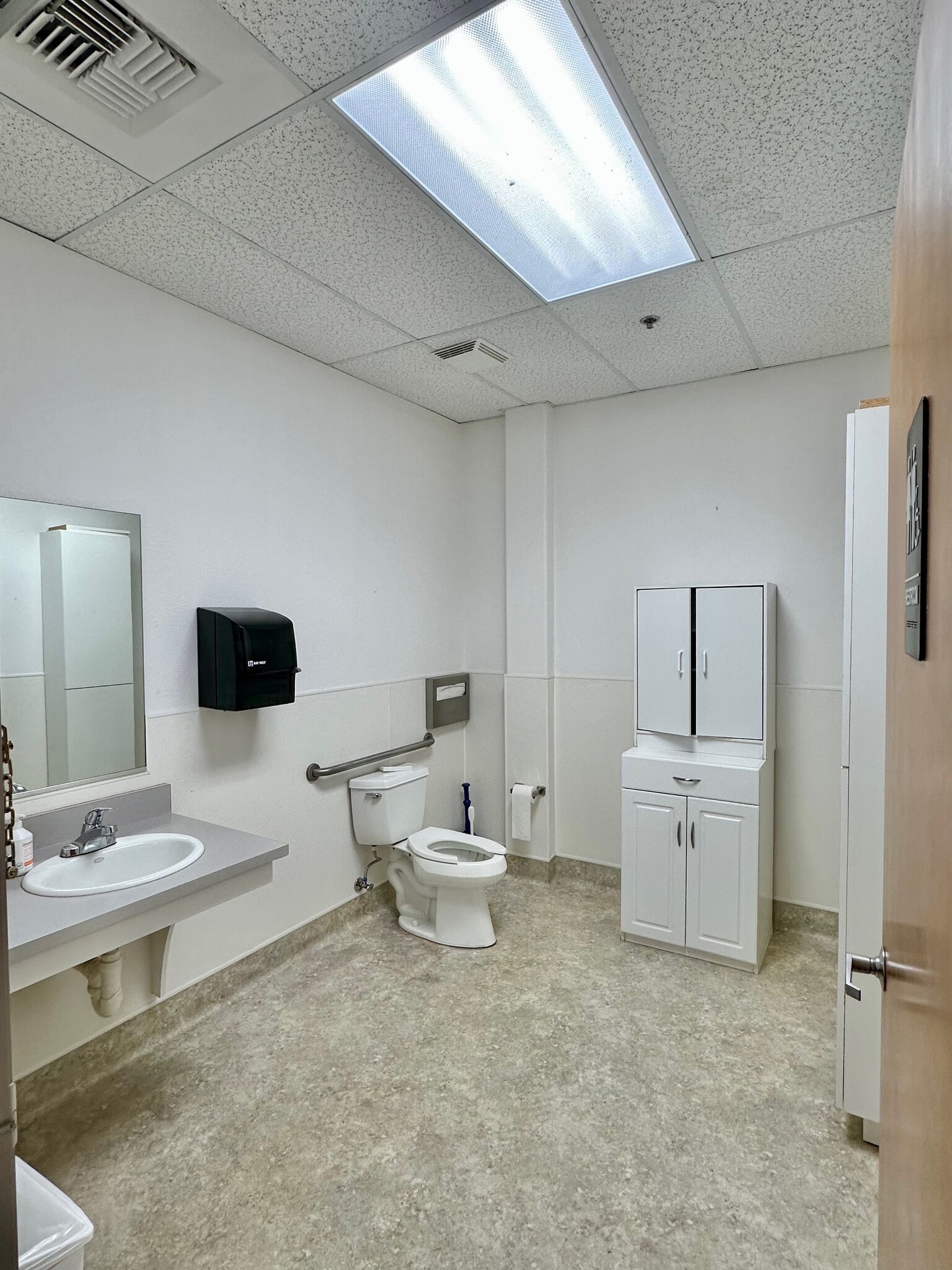 143 Spring Hill Dr, Grass Valley, CA à louer Photo intérieure– Image 1 sur 10