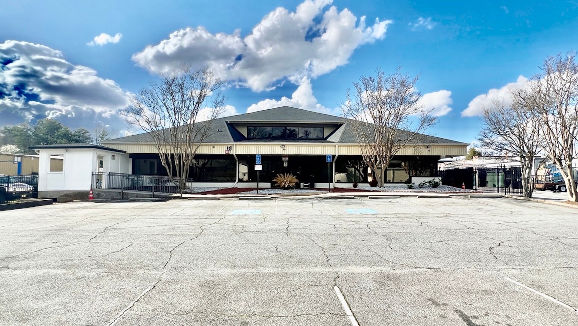 205 Market Pl, Roswell, GA à vendre Photo principale– Image 1 sur 22