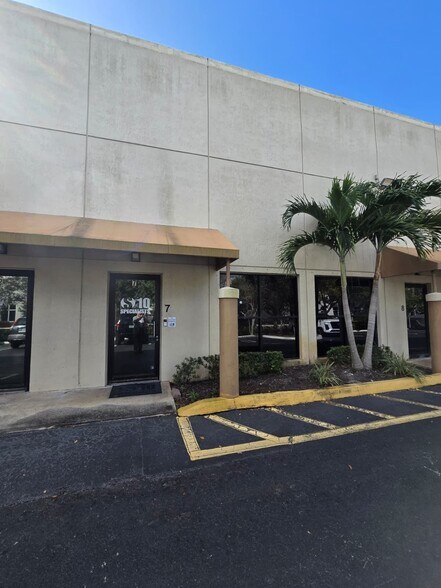 3660 NW 126th Ave, Coral Springs, FL à vendre - Photo de l’immeuble – Image 2 sur 30