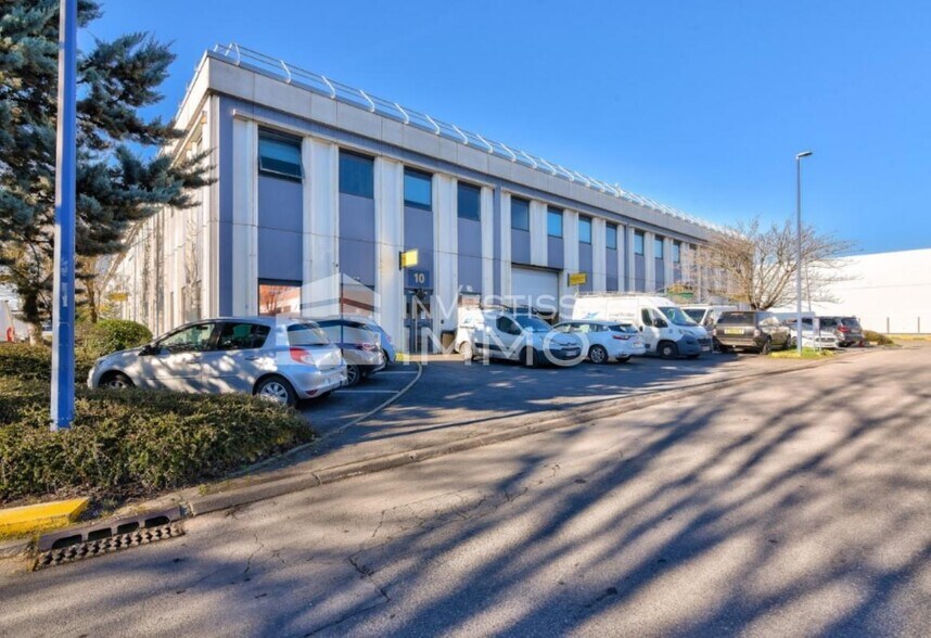 Local d’activités dans Aulnay Sous Bois à louer - Photo de l’immeuble – Image 1 sur 5
