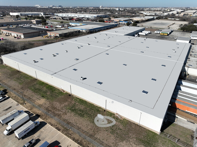 2401 W Marshall Dr, Grand Prairie, TX à louer - Photo de l’immeuble – Image 3 sur 8