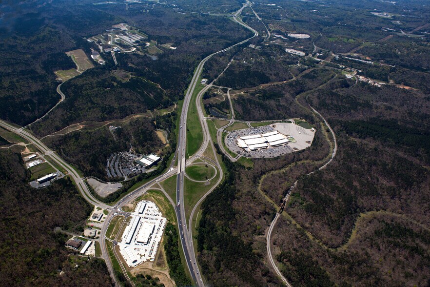 Barber Motorsports Parkway, Leeds, AL à vendre - Photo de l’immeuble – Image 1 sur 3