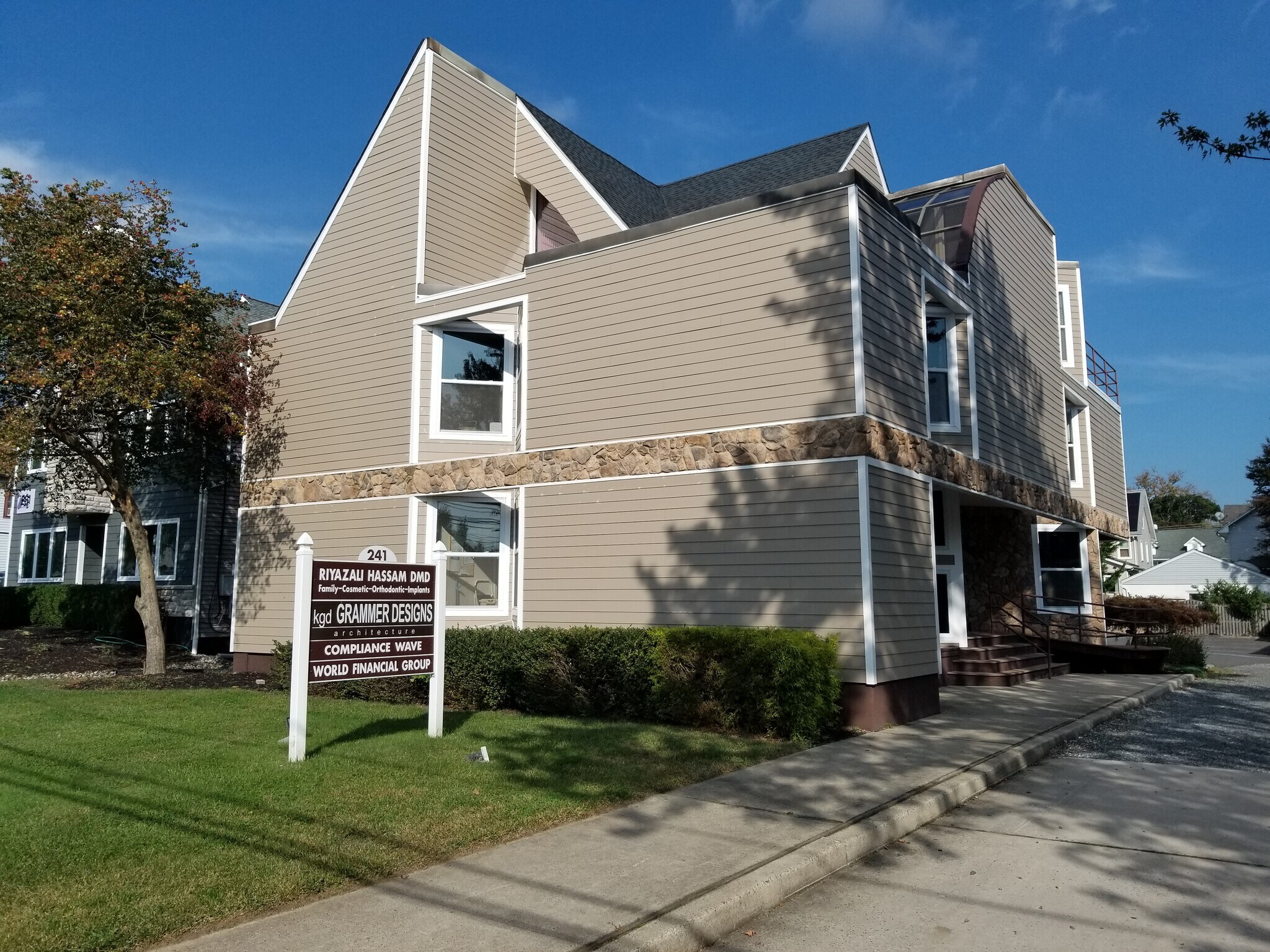 241 Maple Ave, Red Bank, NJ à louer Photo de l’immeuble– Image 1 sur 21