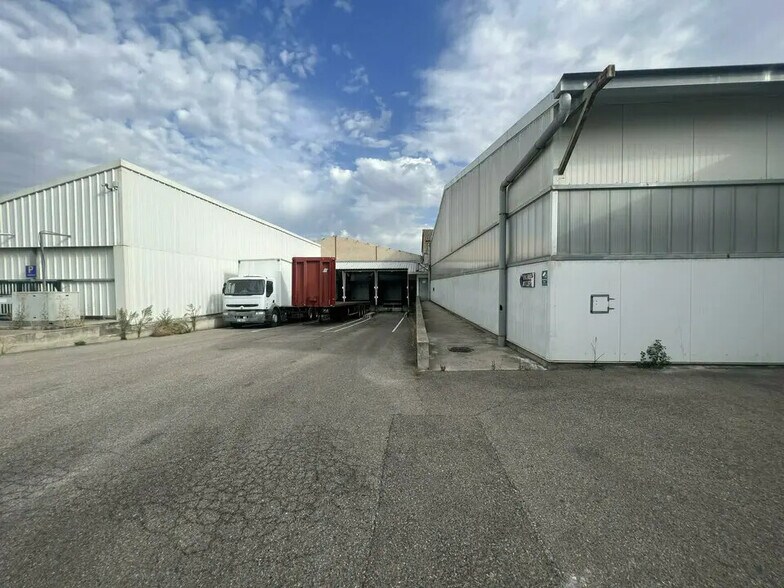 Local d’activités dans Cavaillon à louer - Photo de l’immeuble – Image 1 sur 5