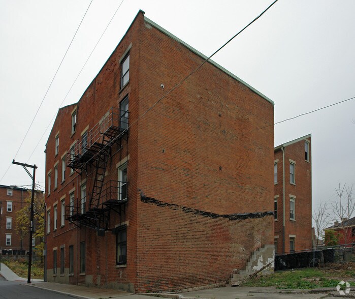 1631-1637 Hughes St, Cincinnati, OH à vendre - Photo de l’immeuble – Image 2 sur 3