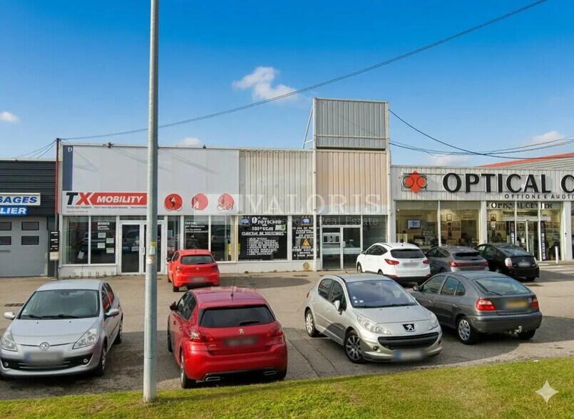 Local commercial dans Saint-Bonnet-de-Mure à louer - Photo de l’immeuble – Image 1 sur 4