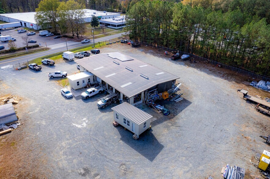 1525 E Club Blvd, Durham, NC à louer - Photo de l’immeuble – Image 1 sur 20