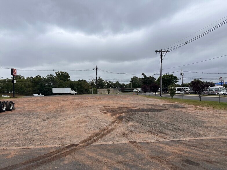 865 US Route 1, Iselin, NJ à louer - Photo principale – Image 1 sur 5