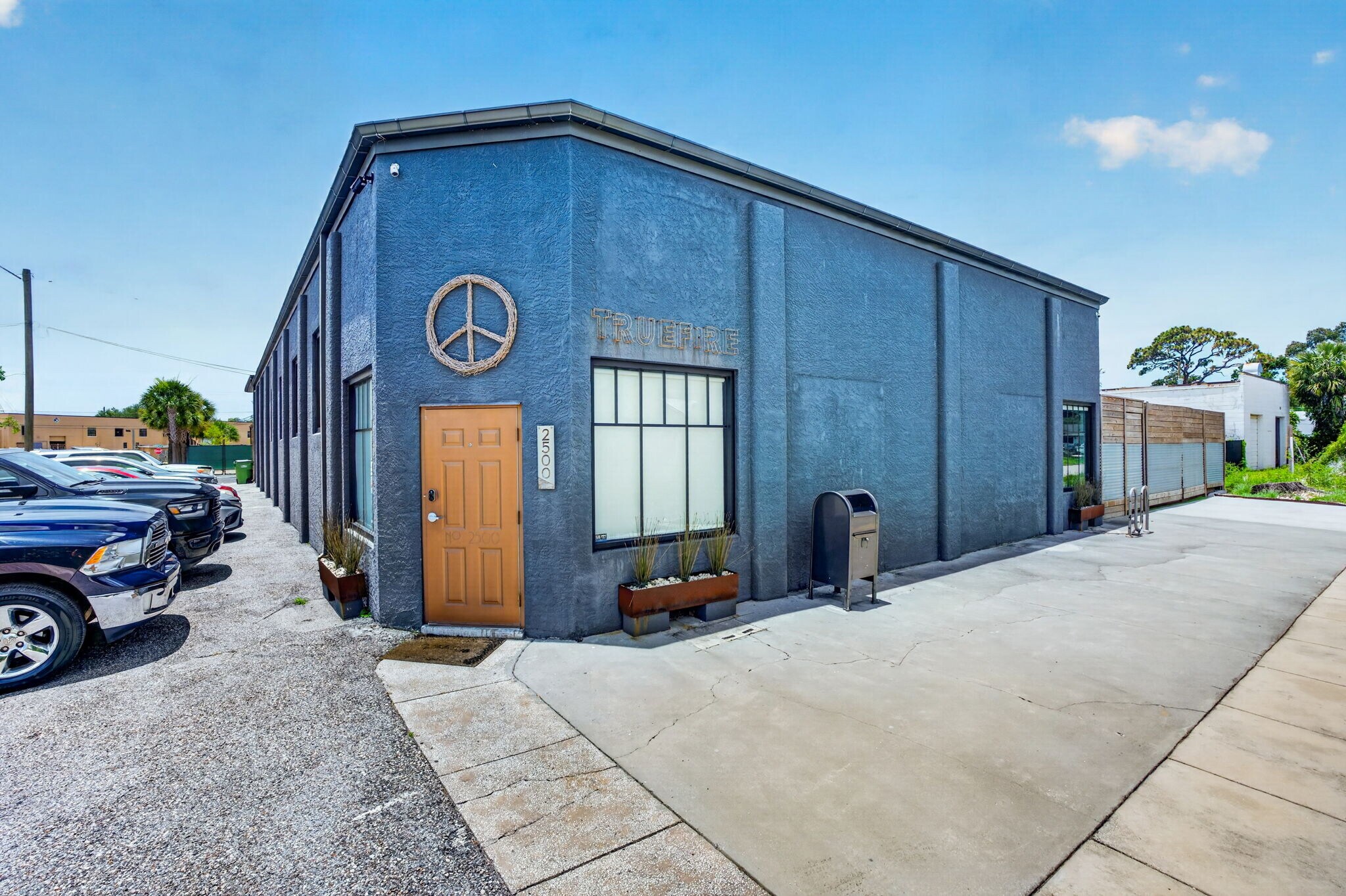 2500 Emerson Ave S, Saint Petersburg, FL à louer Photo de l’immeuble– Image 1 sur 65