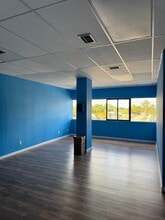 8874-8896 SW 24th St, Miami, FL à louer Photo intérieure– Image 2 sur 7