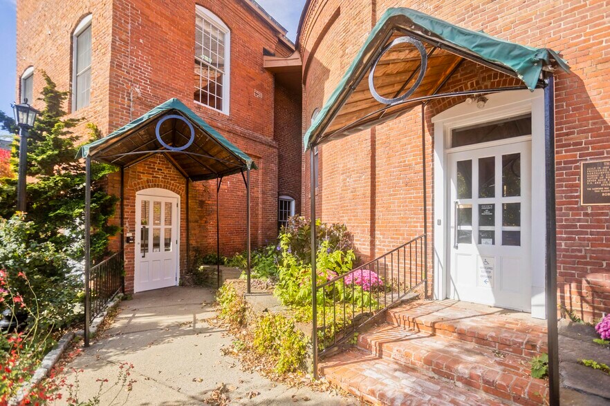 244 Main St, Northampton, MA à vendre - Photo de l’immeuble – Image 2 sur 31