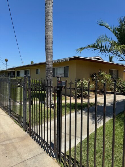 438 W Ramona Dr, Rialto, CA à vendre - Photo de l’immeuble – Image 2 sur 26