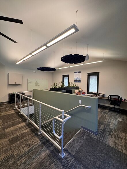 6470 N Shadeland Ave, Indianapolis, IN à louer - Photo de l’immeuble – Image 3 sur 12
