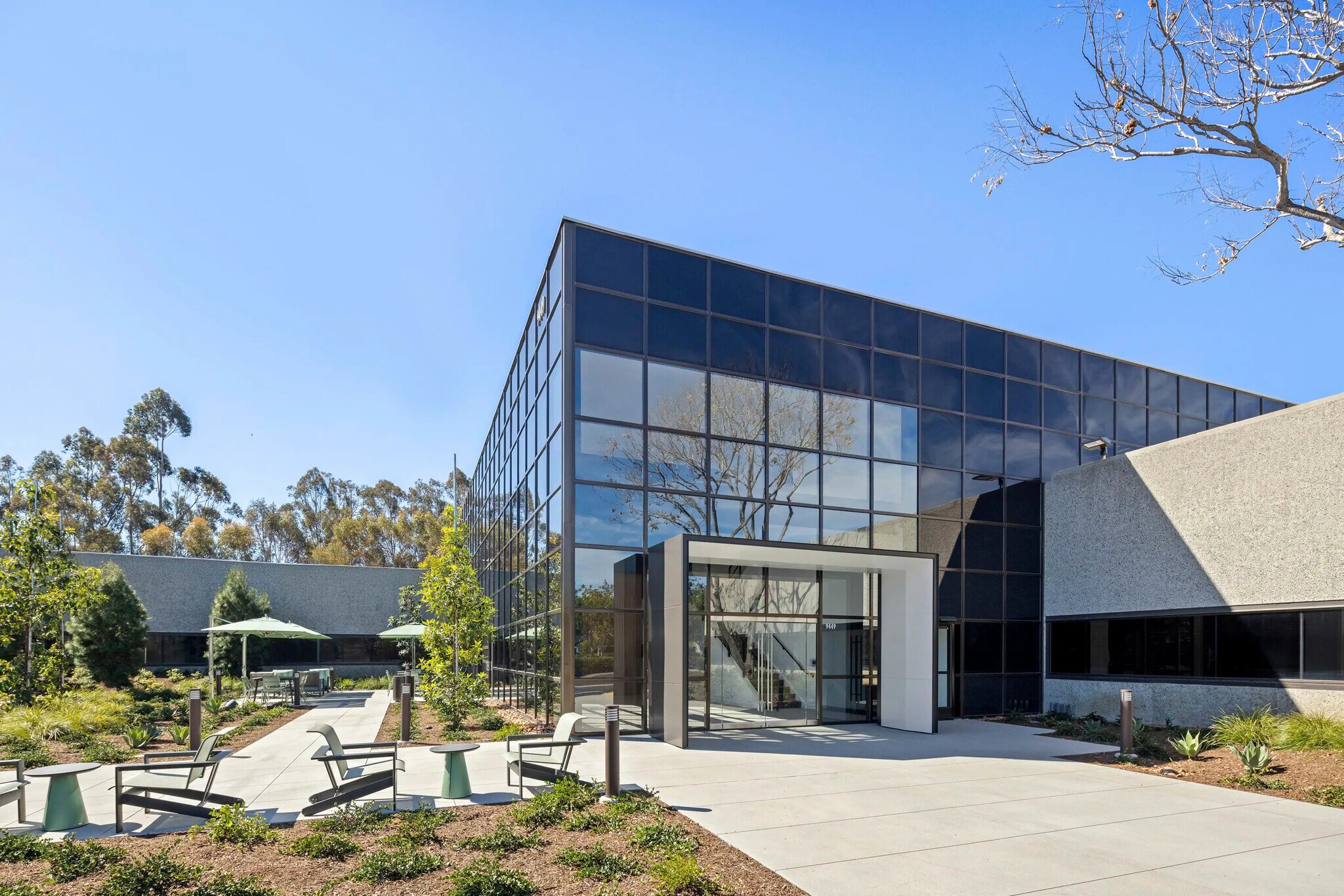 9449 Carroll Park Dr, San Diego, CA à louer Photo principale– Image 1 sur 9