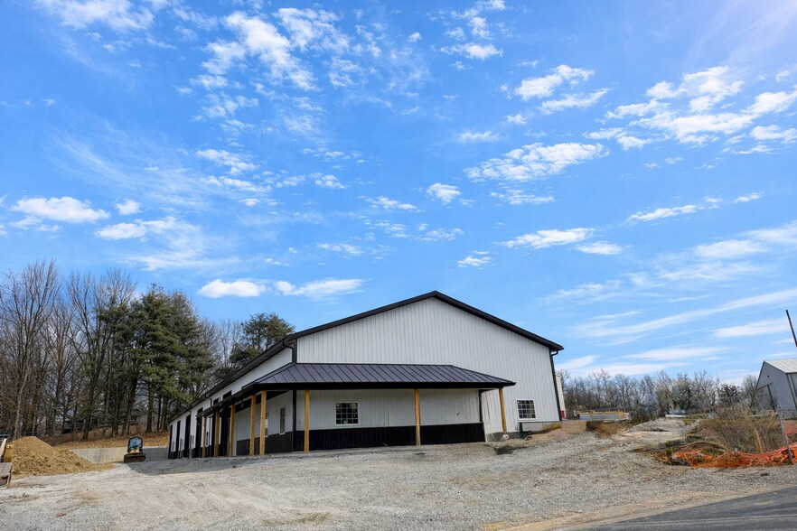 7390 Peachwood Dr, Newburgh, IN à louer - Photo de l’immeuble – Image 1 sur 1