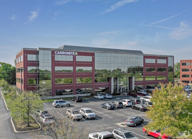 8470 Allison Pointe Blvd, Indianapolis, IN à louer - Photo de l’immeuble – Image 1 sur 12