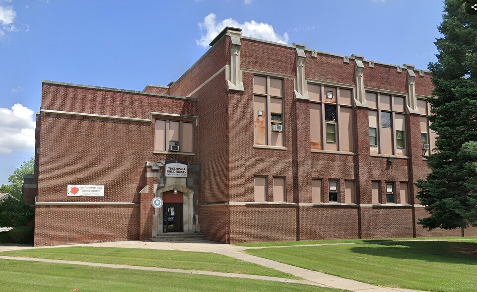 212 N Ottawa St, Tecumseh, MI à vendre - Photo de l’immeuble – Image 2 sur 6