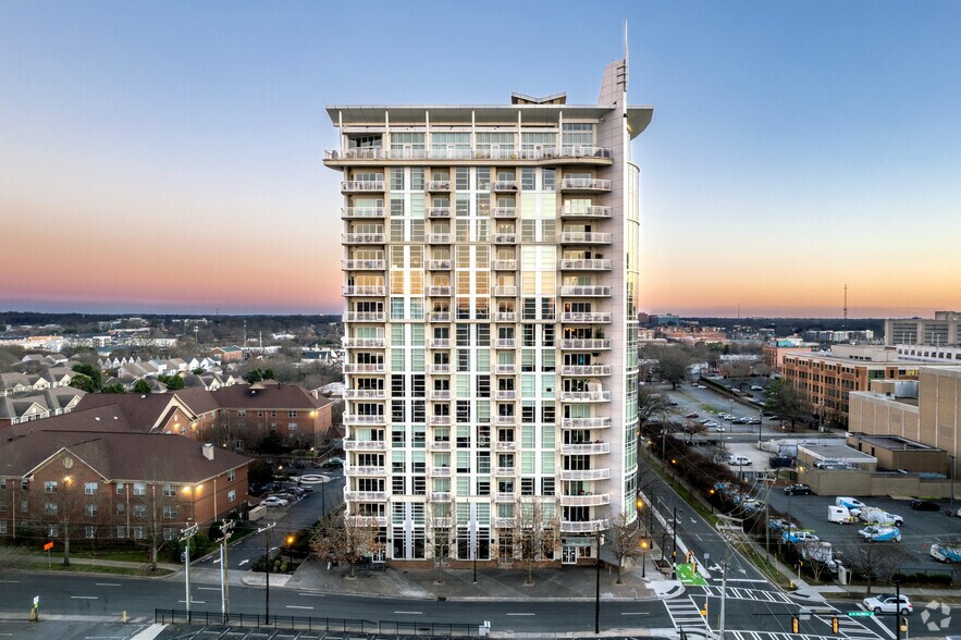 505 E 6th St, Charlotte, NC à vendre - Photo de l’immeuble – Image 3 sur 7