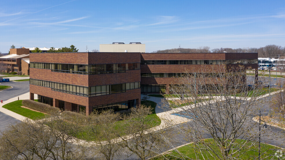 2851 Charlevoix Dr SE, Grand Rapids, MI à louer - Photo de l’immeuble – Image 3 sur 3