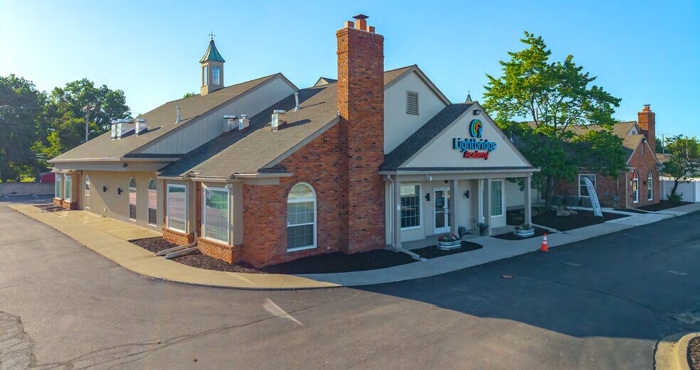 4810 Rochester Rd, Troy, MI à vendre - Photo de l’immeuble – Image 2 sur 9