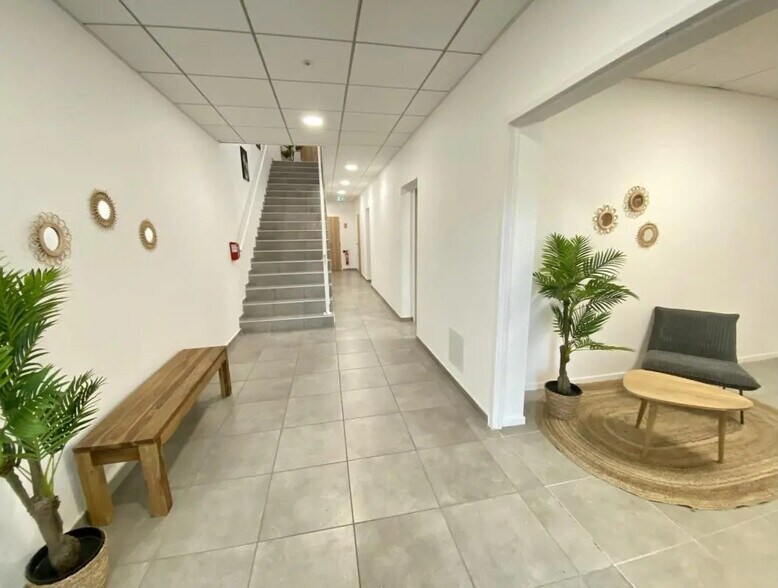 30-32 Rue Champ Dolin, Saint-Priest à vendre - Hall d’entrée – Image 1 sur 8