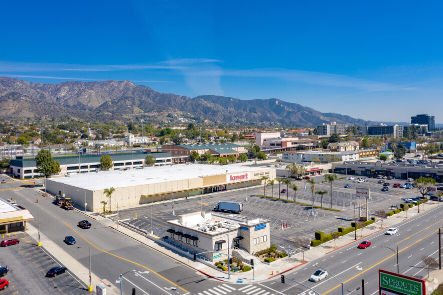 1000 N San Fernando Blvd, Burbank, CA à louer - Photo de l’immeuble – Image 3 sur 6
