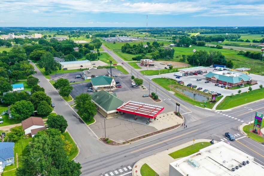 406 S 2nd Ave E, Melrose, MN à vendre - Photo de l’immeuble – Image 3 sur 5