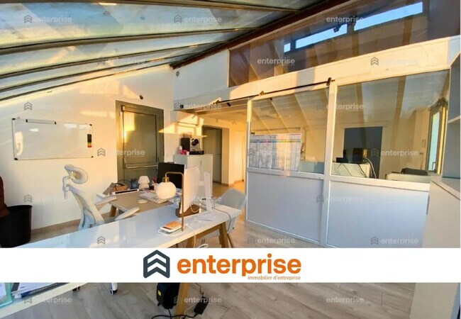 Plus de détails pour Local d'activités à louer