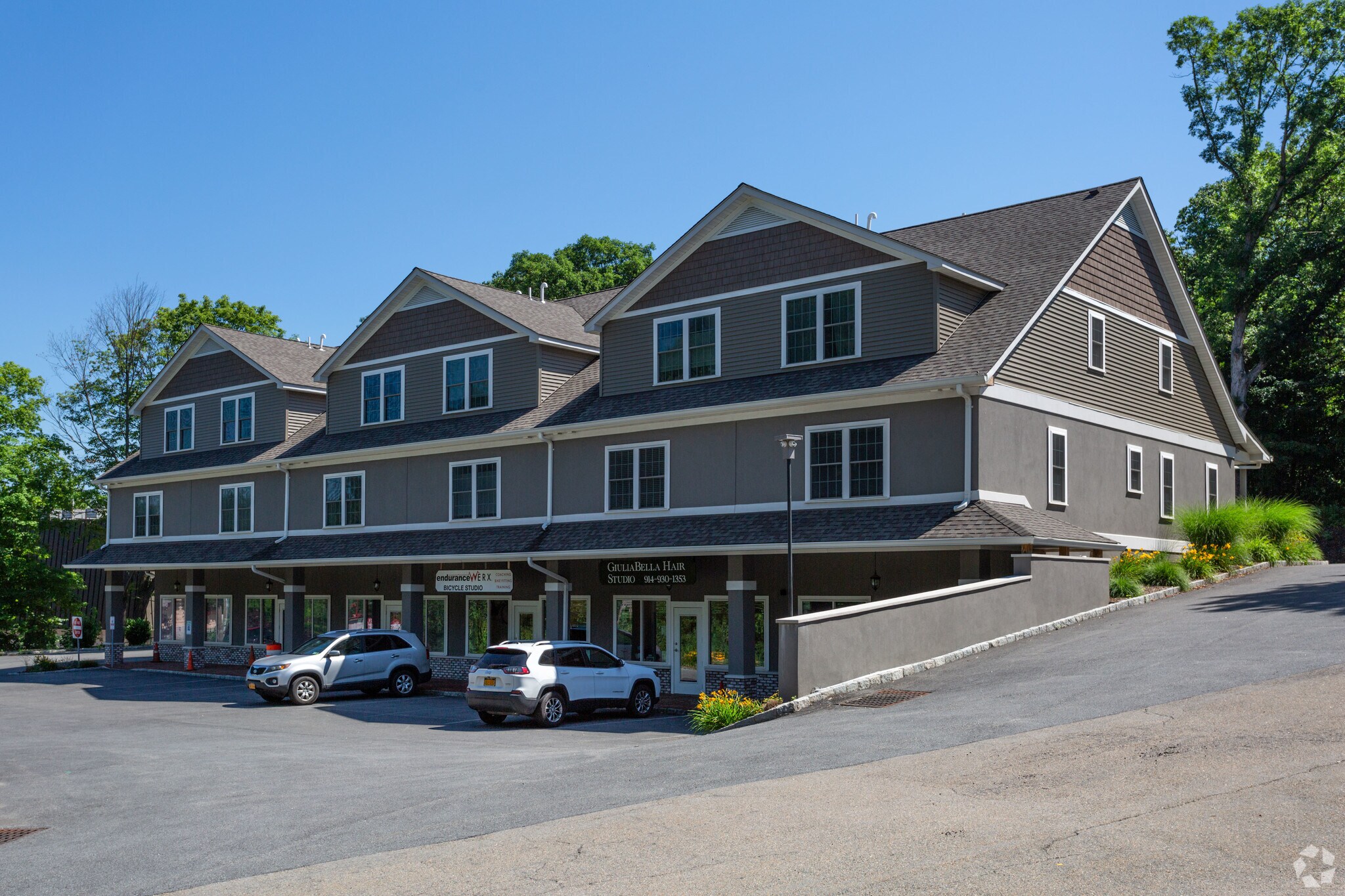 2081-2083 Albany Post Rd, Montrose, NY à louer Photo principale– Image 1 sur 4