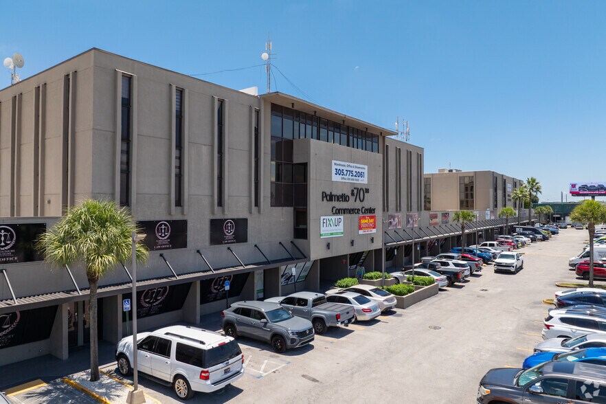 7506-7560 NW 70th St, Miami, FL à louer - Photo de l’immeuble – Image 1 sur 29