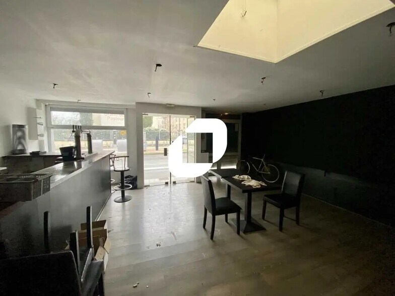 Local commercial dans Bordeaux à louer - Photo de l’immeuble – Image 2 sur 7