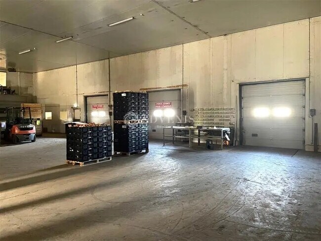 Plus de détails pour Local d’activités à vendre