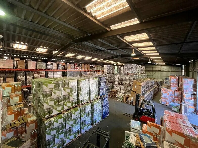 Industriel/Logistique dans Bouc-Bel-Air à louer - Photo de l’immeuble – Image 3 sur 9