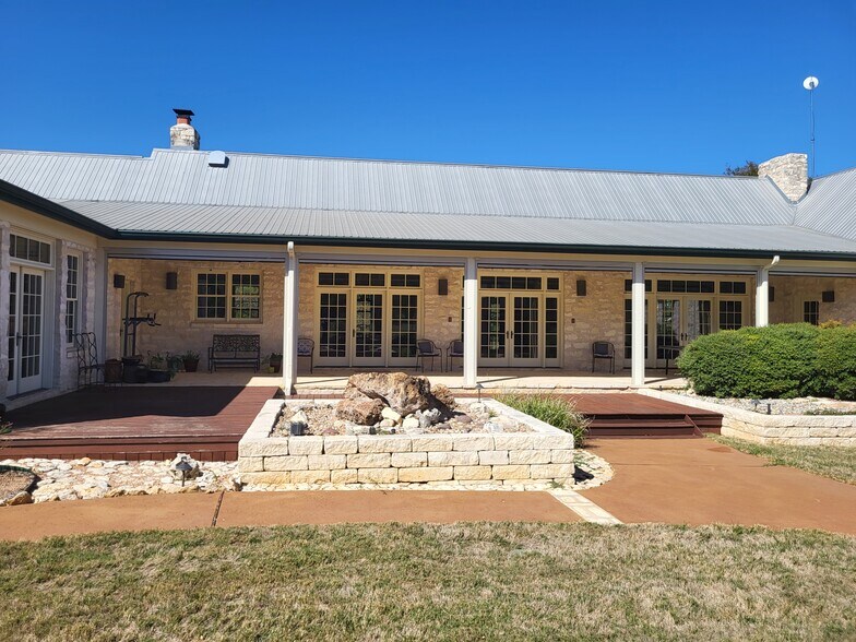 675 Kauffman Loop, Georgetown, TX à vendre - Photo de l’immeuble – Image 2 sur 3