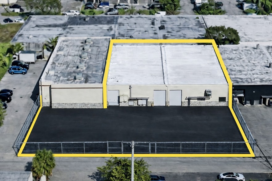 2655 NE 188th St, Miami, FL à louer - Photo principale – Image 1 sur 21