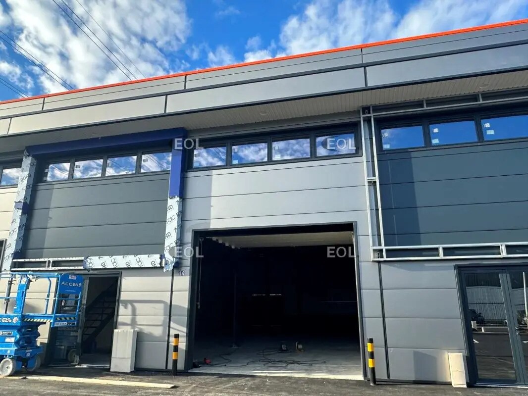 Local d’activités dans Pontault-Combault à louer Photo de l’immeuble– Image 1 sur 12