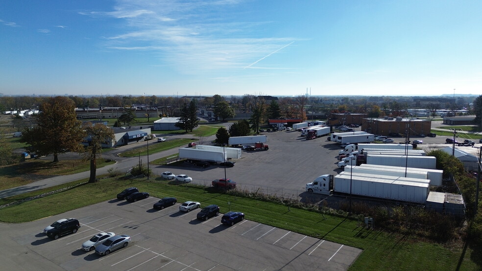 2360 Distributors Dr, Indianapolis, IN à louer - Photo de l’immeuble – Image 3 sur 4