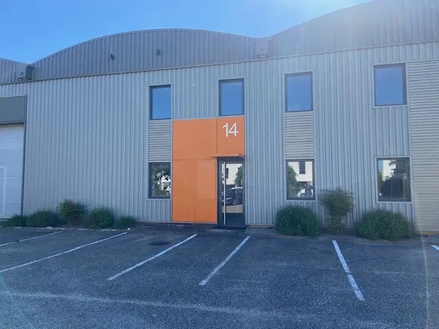 Plus de détails pour Local d'activités à louer