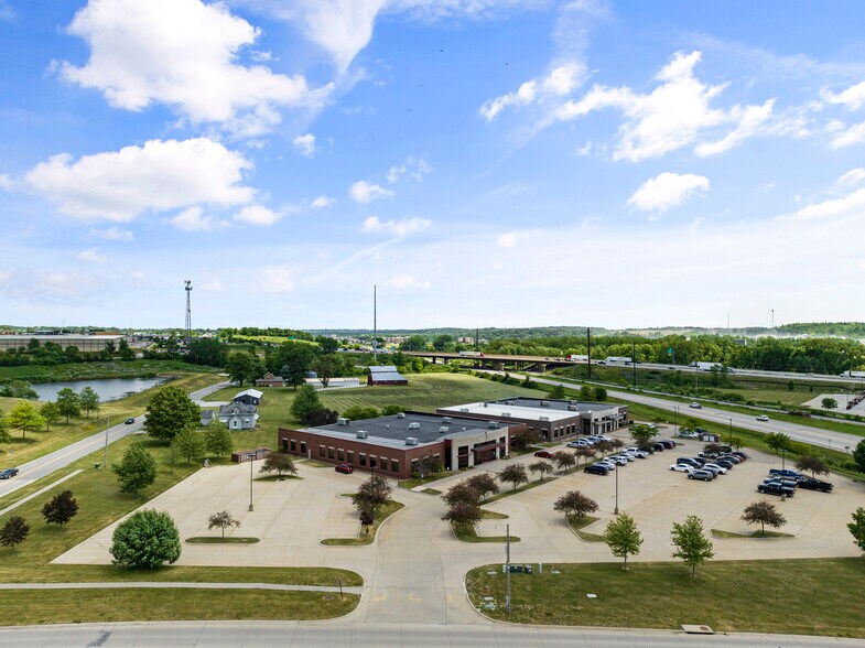 2303 Jones Blvd, Coralville, IA à louer - Aérien – Image 2 sur 21