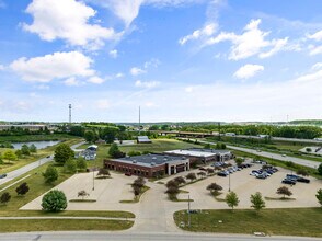 2303 Jones Blvd, Coralville, IA - VUE AÉRIENNE  vue de carte
